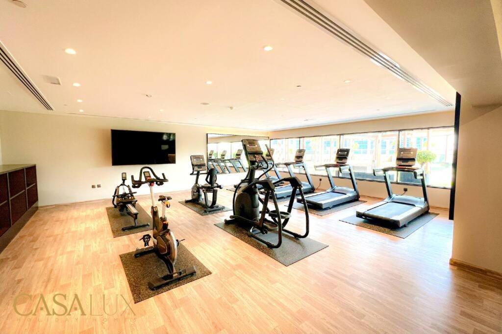 Lovely Big Studio W/ Burj Khalifa View In Downtown Dubaj Kültér fotó